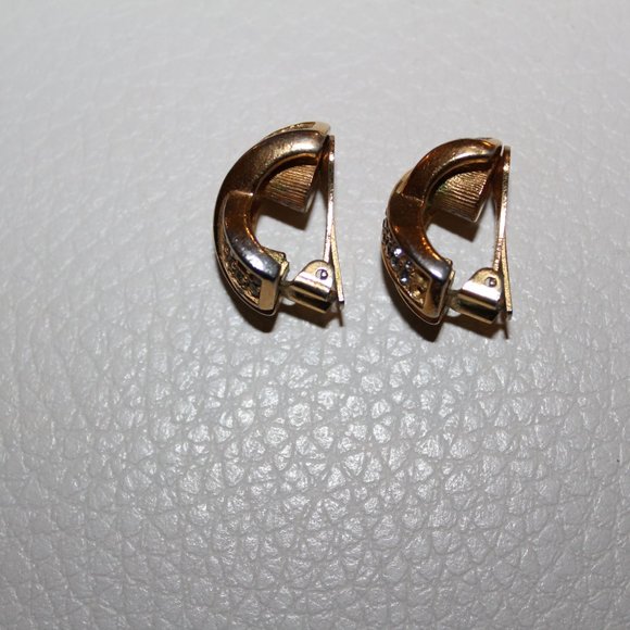 VINTAGE SIGNED CHRISTIAN DIOR GOLD TONE CLEAR RHINESTONE EARRINGS - Picture 5 of 7